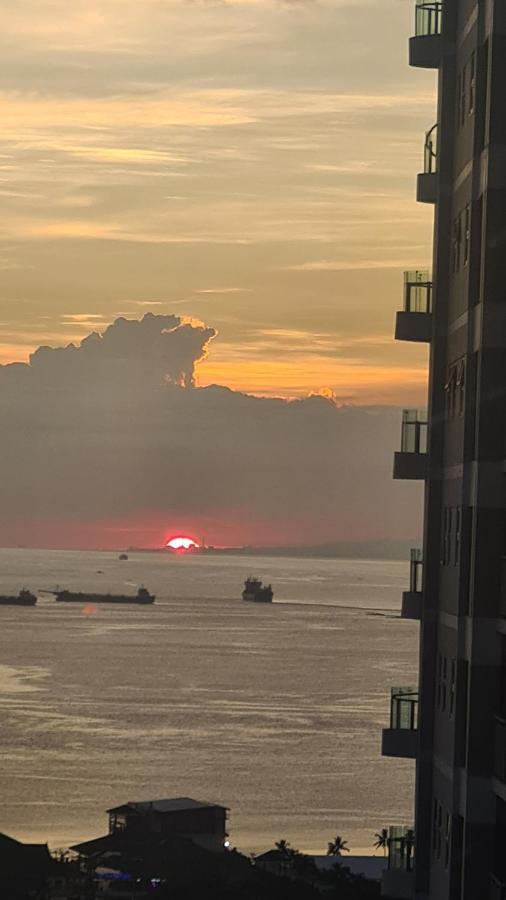 Cozy Penthouse 2Br Suite W Balcony - Amazing Manila Bay View And City Skyline Near Moa Pasay Exteriér fotografie